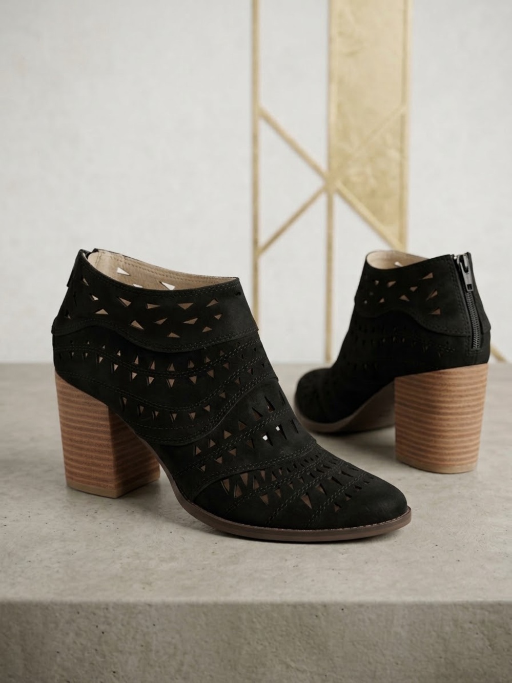 Steve Madden Jarlyn Black Suede Laser Block Heel Ankle Booties Western - SZ 8